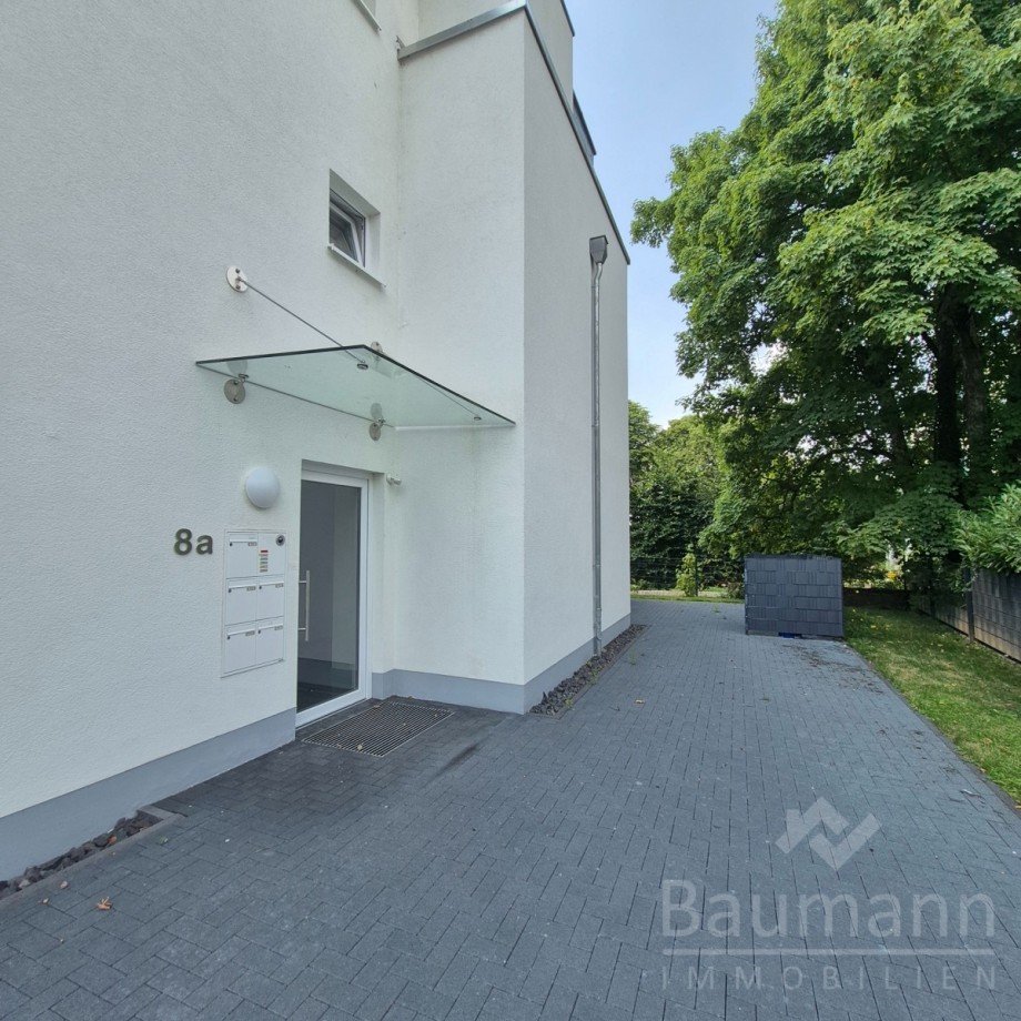 Hauseingang & Au�enanlage Etagenwohnung Bad H�nningen