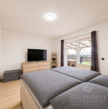 Zweifamilienhaus-Neustadt-Wied-Wohnung-Erdgeschoss-Schlafzimmer ZWEIFAMILIENHAUS MIT GROSSZ�GIGEM GARTEN - RUHIGE LAGE, DREI GARAGEN UND VIELE M�GLICHKEITEN