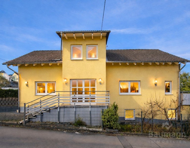 Ansicht-Einfamilienhaus-in-Neuwied-Feldkirchen Neuwied / Feldkirchen Einfamilienhaus PLATZ, MASSIV, SOFORT FREI - IHR EINFAMILIENHAUS IN NEUWIED