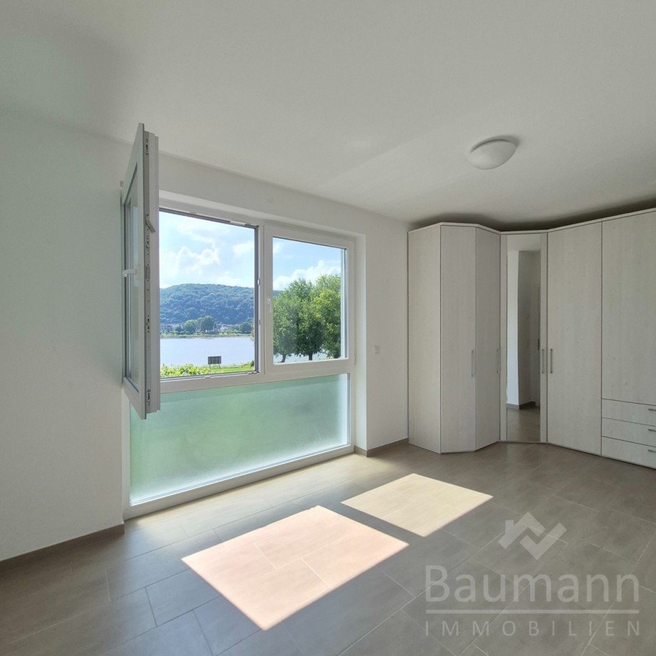 Schlafzimmer mit Rheinblick Etagenwohnung Bad H�nningen