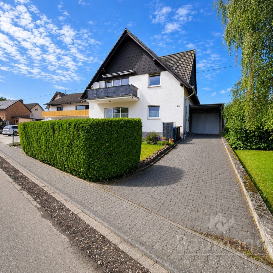 Zweifamilienhaus-Neustadt-Wied-Einfahrt-zur-Garage Einfamilienhaus Neustadt (Wied) / Rotterheide