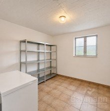 Zweifamilienhaus-Neustadt-Wied-Wohnung-Kellergeschoss-Kellerraum ZWEIFAMILIENHAUS MIT GROSSZ�GIGEM GARTEN - RUHIGE LAGE, DREI GARAGEN UND VIELE M�GLICHKEITEN