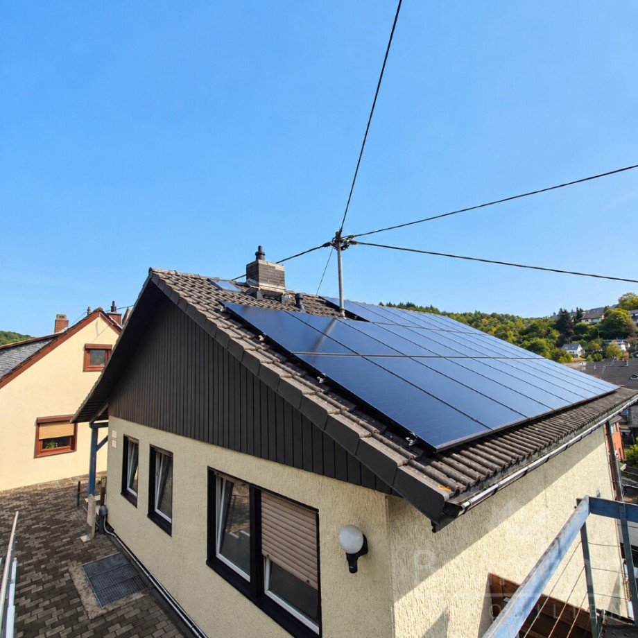 PV-Anlage mit S�dwest-Ausrichtung - Einfamilienhaus in Bad H�nningen (*) Einfamilienhaus Bad H�nningen