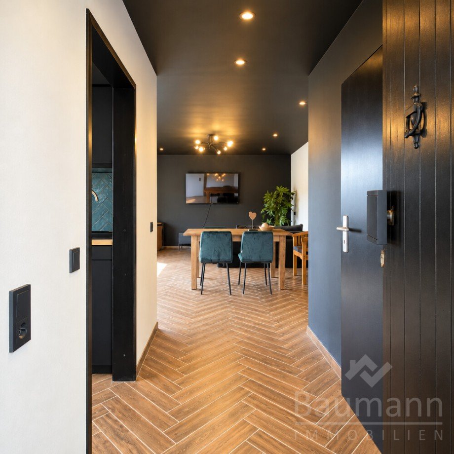 Moderner Flur mit Essbereich und Fernseher - Einfamilienhaus in Bad H�nningen (*) Einfamilienhaus Bad H�nningen