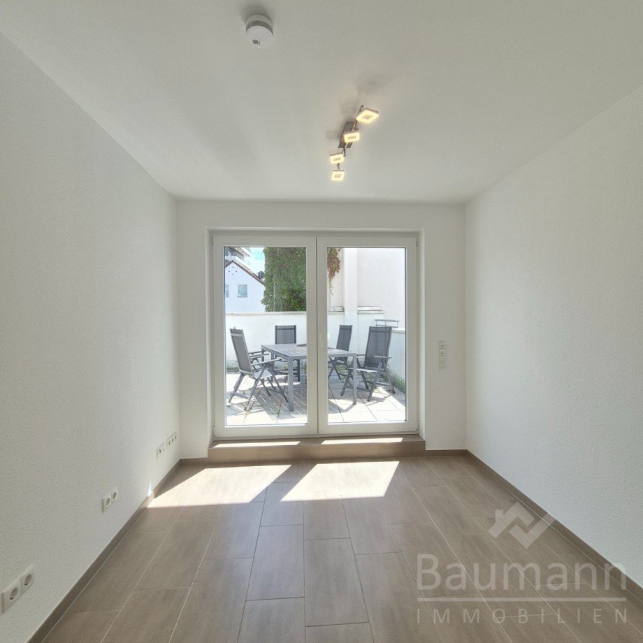 Schlafzimmer oder B�ro mit Zugang zur gro�en Dachterrasse Etagenwohnung Bad H�nningen