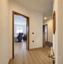 Zweifamilienhaus-Neustadt-Wied-Wohnung-Erdgeschoss-Eingangsbereich ZWEIFAMILIENHAUS MIT GROSSZ�GIGEM GARTEN - RUHIGE LAGE, DREI GARAGEN UND VIELE M�GLICHKEITEN