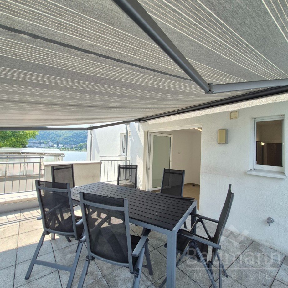 Gro�e Dachterrasse mit Rheinblick und Markise Etagenwohnung Bad H�nningen