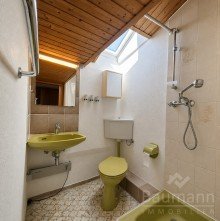 kleines Duschbad im Dachgeschoss Einfamilienhaus Bad H�nningen IDEAL F�R FAMILIEN - EINFAMILIENHAUS MIT GARTENPARADIES IN BAD H�NNINGEN