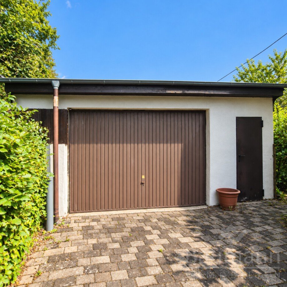 Garage mit PV-Anlage - Einfamilienhaus in Bad H�nningen Einfamilienhaus Bad H�nningen