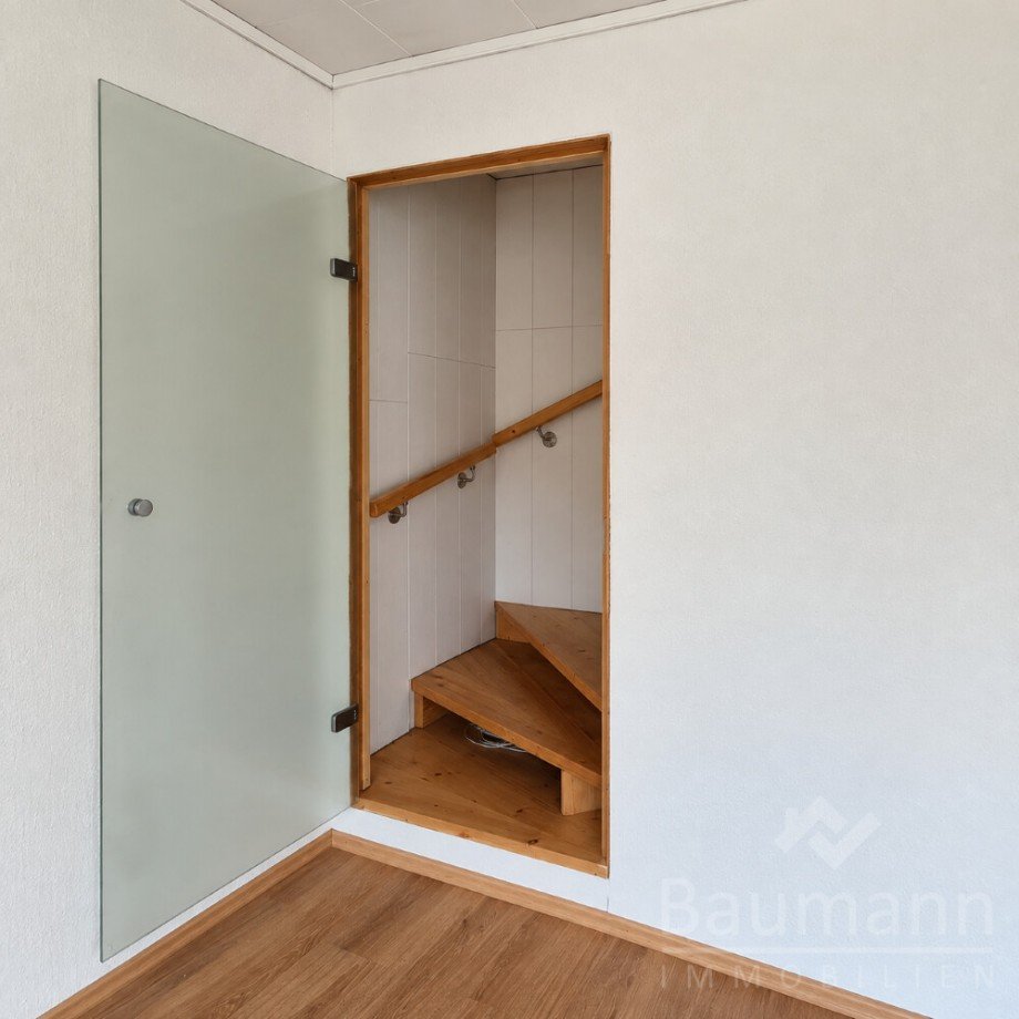 Zugang zum Dachboden - Einfamilienhaus in Bad H�nningen (*) Einfamilienhaus Bad H�nningen