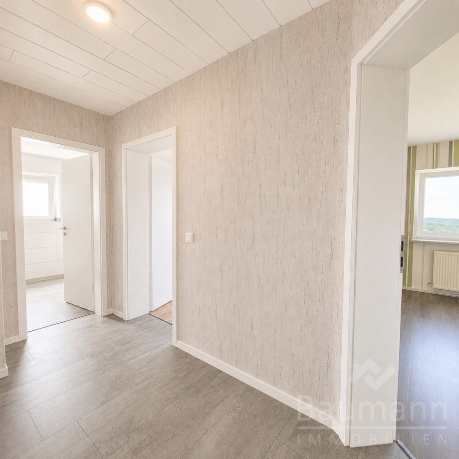 Zweifamilienhaus-Neustadt-Wied-Wohnung-Obergeschoss-ger�umige-Diele Einfamilienhaus Neustadt (Wied) / Rotterheide