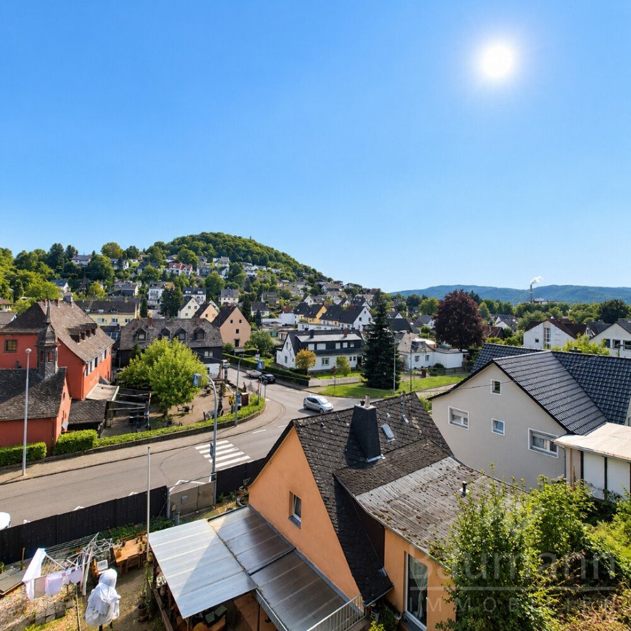 Panorama-Blick mit gr�nen H�geln - Einfamilienhaus in Bad H�nningen (*) Einfamilienhaus Bad H�nningen