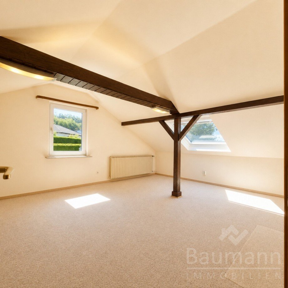Schlafzimmer mit Dachfl�chenfenster Einfamilienhaus Bad H�nningen Einfamilienhaus Bad H�nningen
