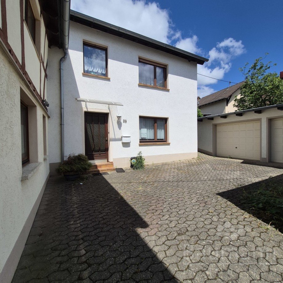 Hof Einfamilienhaus Erpel