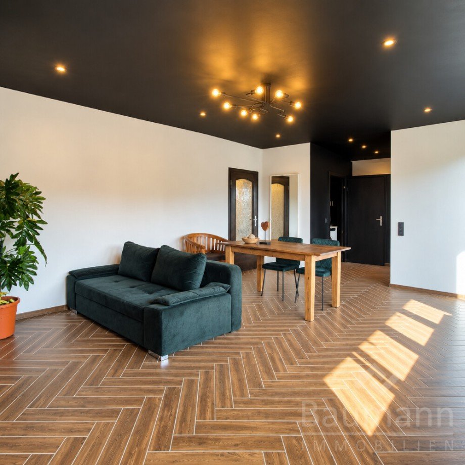 Modernes Wohnzimmer mit Esstisch und warmem Licht - Einfamilienhaus in Bad H�nningen (*) Einfamilienhaus Bad H�nningen
