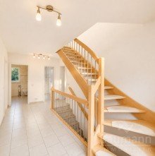 Treppenhaus PLATZ, MASSIV, SOFORT FREI - IHR EINFAMILIENHAUS IN NEUWIED