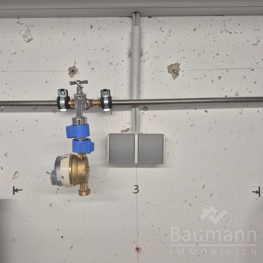 Anschlu� f�r Waschmaschine & Trockner in der Gemeinschaftswaschk�che Etagenwohnung Bad H�nningen