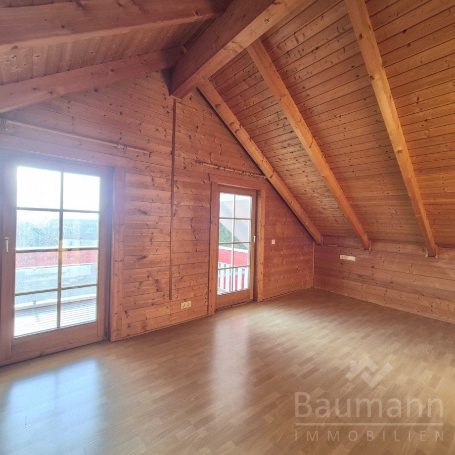 Zimmer mit Zugang zum BalkonDG Einfamilienhaus Neustadt (Wied) / Wei�enfels