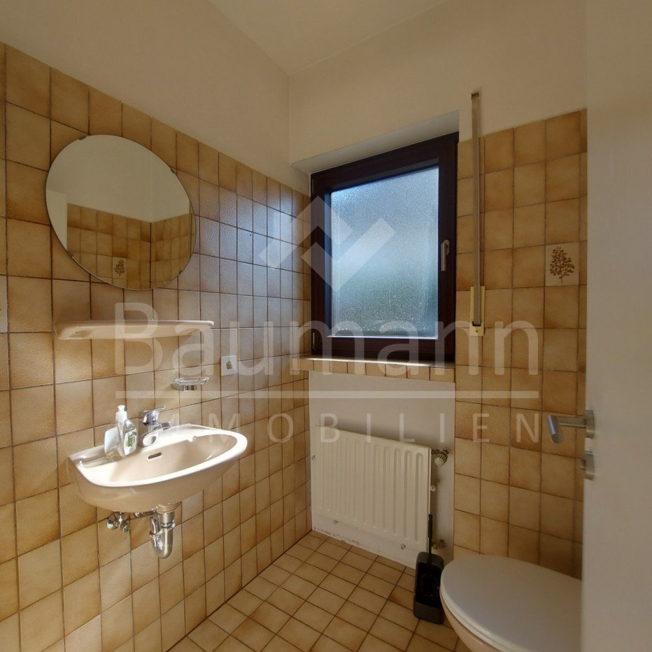 G�ste-WC EG Doppelhaush�lfte Linz am Rhein / Roniger Hof