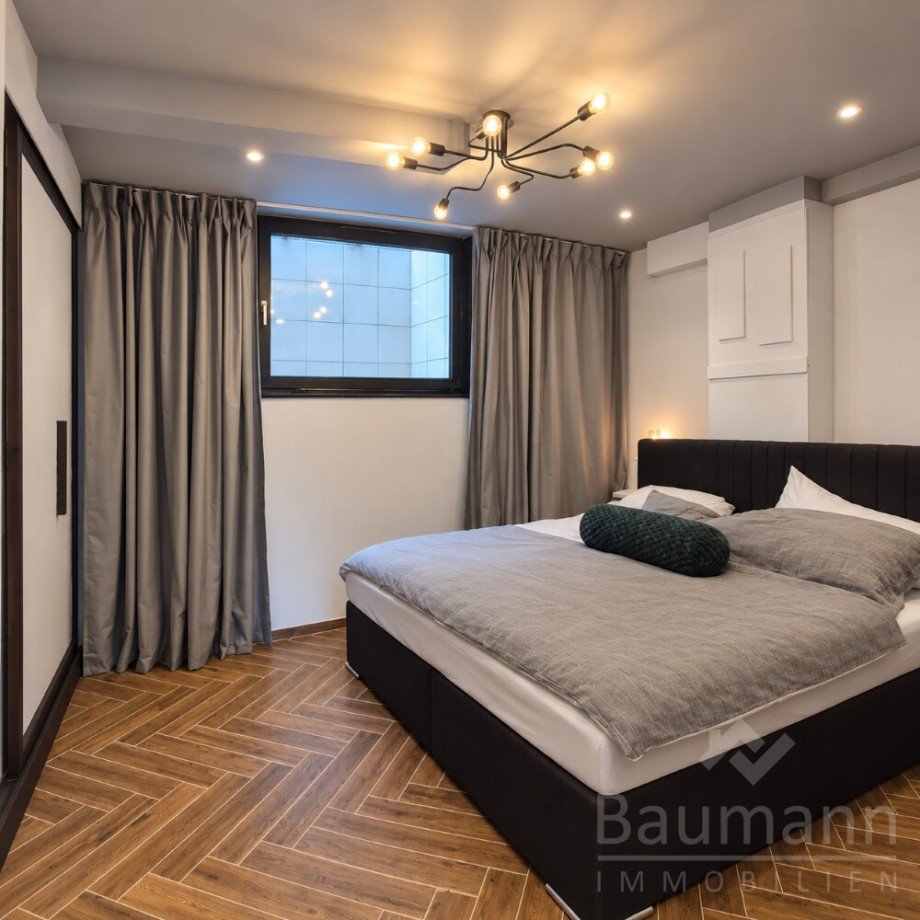 Modernes Schlafzimmer mit warmem Licht - Einfamilienhaus in Bad H�nningen (*) Einfamilienhaus Bad H�nningen