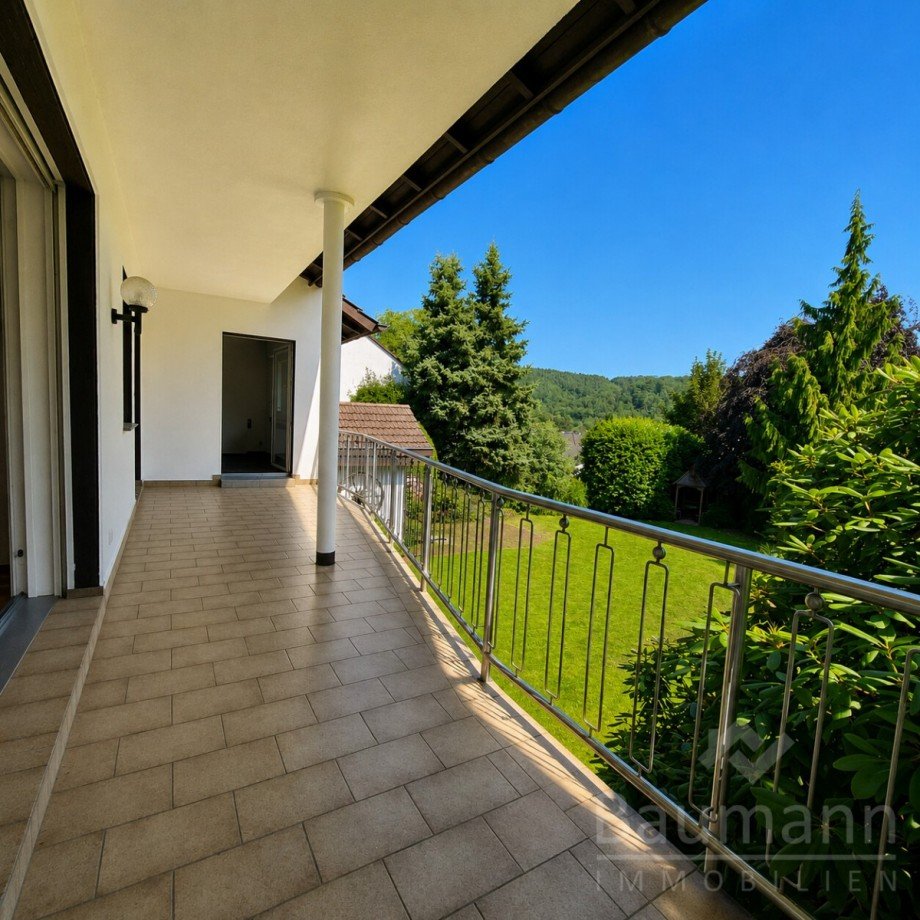 Balkon mit Blick in den Garten Einfamilienhaus Bad H�nningen Einfamilienhaus Bad H�nningen